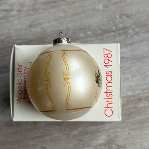 Schmid AngelicGifts Christmas 1987 ornament inspired by Berta Hummel - Picture 3 of 6